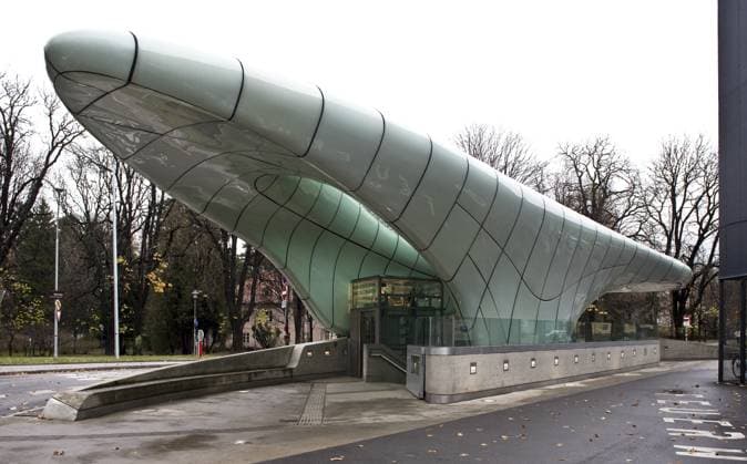 Österr Innsbruck Hungerburgbahn Talstation Congress. Zaha Hadid 2007 Österr Innsbruck Hungerburgbahn valley station Congress. Zaha Hadid 2007 Copyright: imageBROKER FlorianxMonheim iblflm12750885.jpg