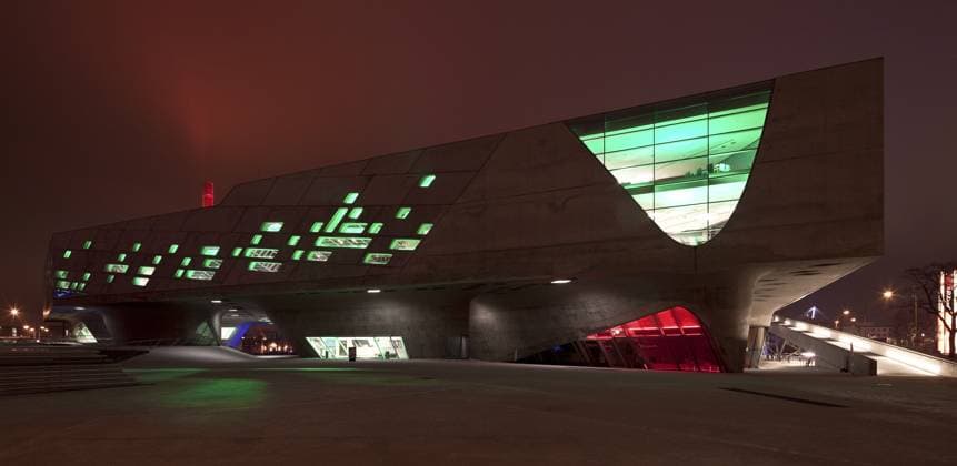 Wolfsburg, Wissenschaftsmuseum phæno (phaeno), 2001-2005 von Zaha Hadid Wolfsburg, Science Museum phæno (phaeno), 2001-2005 by Zaha Hadid Copyright: imageBROKER FlorianxMonheim iblflm12752124.jpg