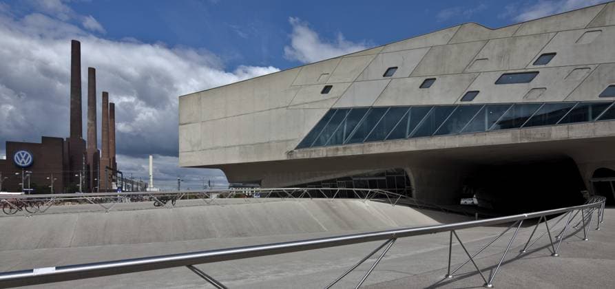 Wolfsburg Wissenschaftsmuseum PHAENO Westteil von Süden 2001-05 von Zaha Hadid links VW-Kraftwerk Wolfsburg Science Museum PHAENO western part from south 2001-05 by Zaha Hadid left VW power station Copyright: imageBROKER FlorianxMonheim iblflm12763783.jpg