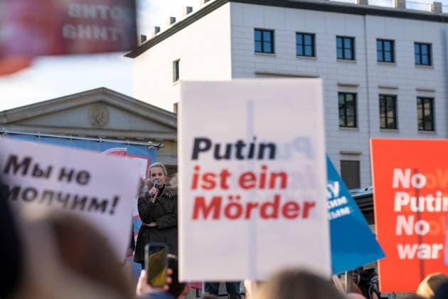 Julia Nawalnaja, Wladimir Kara-Mursa, Ilja Jaschin, Oleg Orlov und Irina Scherbakowa bei der Demonstration unter dem Motto Russland gegen Putin! gegen den Krieg Russlands gegen Ukraine in Berlin. An der Demonstration nehmenen Ukrainer, Berliner und viele in Berlin lebende Russen teil. Yulia Navalnaya, Vladimir Kara-Mursa, Ilya Yashin, Oleg Orlov and Irina Scherbakova at the demonstration under the slogan Russians against Putin! against Russia s war against Ukraine in Berlin. Ukrainians, Berliners and many Russians living in Berlin took part in the demonstration. snapshot-photography K.M.Krause *** Yulia Navalnaya, Vladimir Kara Mursa, Ilya Yashin, Oleg Orlov and Irina Scherbakova at the demonstration under the slogan Russians against