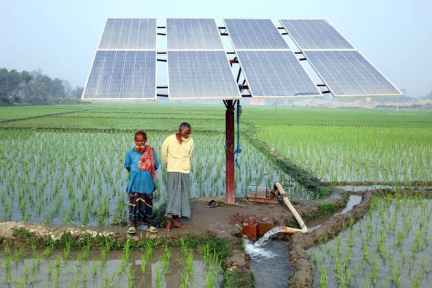 Bilder des Jahres 2025, News 03 März News Themen der Woche KW10 News Bilder des Tages March 4, 2025, Panchagarh, Panchagarh, Bangladesh: Agricultural land in the northern district of Panchagarh, Bangladesh, is being irrigated using solar energy. By using solar panels, farmers are getting irrigation facilities at a low cost while also protecting the environment due to reduced carbon emissions. Irrigating an acre of land using solar panels costs TK 3,000 (4), whereas earlier, it used to cost around TK 6,000 (8) to irrigate using a diesel-powered shallow machine. The use of agricultural solar panels has been a boon for the northern districts. Panchagarh Bangladesh - ZUMAk174 20250304_zip_k174_002 Copyright: xSyedxMahabubulxKaderx