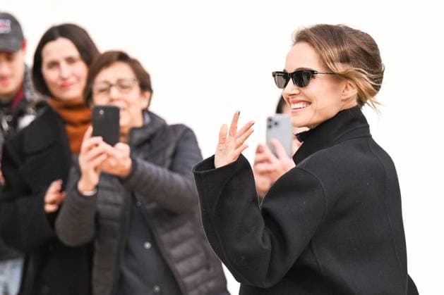PFW Christian Dior Arrivals AM Natalie Portman attending the Christian Dior Womenswear Fall Winter 2025-2026 show as part of Paris Fashion Week at Jardin des Tuileries on March 04, 2025 in Paris, France. Photo by Aurore Marechal ABACAPRESS.COM Paris France  Copyright: xMarechalxAurore ABACAx