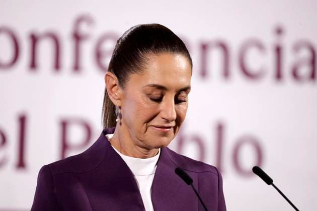 Mexican President Claudia Sheinbaum Holds Briefing Conference Mexican President Claudia Sheinbaum Pardo announcing that Mexico will hit back at US President Donald Trump s tariffs during a briefing conference at the National Palace. on March 4, 2025 in Mexico City, Mexico. (Photo by Luis Barron Eyepix Group) Copyright: xLuisxBarron xEyepixxGroupx LB_04032025_145585