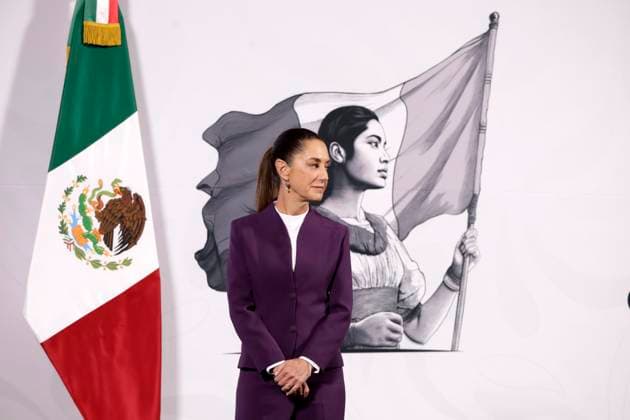 Mexican President Claudia Sheinbaum Holds Briefing Conference Mexican President Claudia Sheinbaum Pardo announcing that Mexico will hit back at US President Donald Trump s tariffs during a briefing conference at the National Palace. on March 4, 2025 in Mexico City, Mexico. (Photo by Luis Barron Eyepix Group) Copyright: xLuisxBarron xEyepixxGroupx LB_04032025_145590