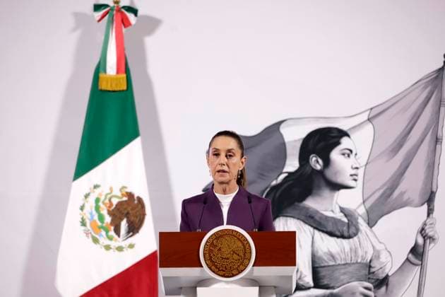 Mexican President Claudia Sheinbaum Holds Briefing Conference Mexican President Claudia Sheinbaum Pardo announcing that Mexico will hit back at US President Donald Trump s tariffs during a briefing conference at the National Palace. on March 4, 2025 in Mexico City, Mexico. (Photo by Luis Barron Eyepix Group) Copyright: xLuisxBarron xEyepixxGroupx LB_04032025_145593
