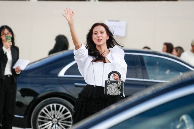 Exits of Christian Dior Womenswear Ready to Wear Fall Winter 2025 2026 fashion show during Paris Fashion Week PFW Jisoo at the exit of Christian Dior Womenswear Ready to Wear Fall Winter 2025 2026 fashion show during Paris Fashion Week PFW , in Paris, France, March 4, 2025 Christophe Clovis Bestimage Exits of Christian Dior Womenswear Ready to Wear Fall Winter 2025 2026 fashion show during Paris Fashion Week PFW in Paris, France, March 4, 2025 Paris France  Copyright: xChristophexClovisx xBestimagexChristophexClovisx xBestimagex
