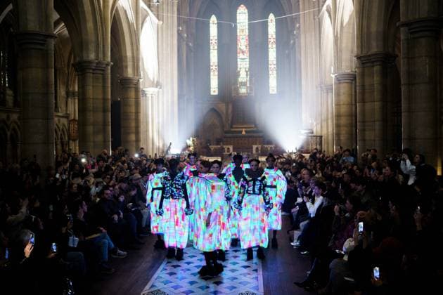 Entertainment Bilder des Tages PFW - Anrealage Runway - Paris AJ Models present creations by Anrealage for the Womenswear Ready-to-wear Fall-Winter 2025 2026 collection as part of the Paris Fashion Week, at the American Cathedral in Paris, France on March 4, 2025. Photo by Alexis Jumeau ABACAPRESS.COM Paris France  Copyright: xJumeauxAlexis ABACAx