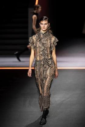PFW - Dior Runway Models present creations by Dior for the Womenswear Ready-to-wear Fall-Winter 2025 2026 collection as part of the Paris Fashion Week, in Paris on March 4, 2025. Photo by Eliot Blondet ABACAPRESS.COM Paris France  Copyright: xBlondetxEliot ABACAx