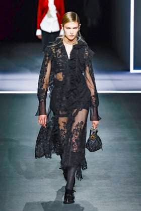 Défilé Christian Dior Mode Féminine Prêt À Porter Automne Hiver 2025 2026 lors de la Fashion Week de Paris PFW Défilé Christian Dior Mode Féminine Prêt À Porter Automne Hiver 2025 2026 lors de la Fashion Week de Paris PFW , à Paris, France, le 4 mars 2025 Runway Christian Dior Womenswear Ready to Wear Fall Winter 2025 2026 show during Paris Fashion Week PFW , in Paris, France, March 4, 2025 Paris France  Copyright: xAgencex xBestimagexAgencex xBestimagex
