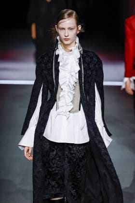 Défilé Christian Dior Mode Féminine Prêt À Porter Automne Hiver 2025 2026 lors de la Fashion Week de Paris PFW Défilé Christian Dior Mode Féminine Prêt À Porter Automne Hiver 2025 2026 lors de la Fashion Week de Paris PFW , à Paris, France, le 4 mars 2025 Runway Christian Dior Womenswear Ready to Wear Fall Winter 2025 2026 show during Paris Fashion Week PFW , in Paris, France, March 4, 2025 Paris France  Copyright: xAgencex xBestimagexAgencex xBestimagex