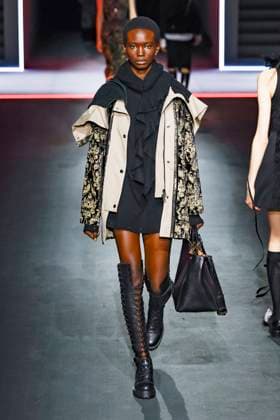 Défilé Christian Dior Mode Féminine Prêt À Porter Automne Hiver 2025 2026 lors de la Fashion Week de Paris PFW Défilé Christian Dior Mode Féminine Prêt À Porter Automne Hiver 2025 2026 lors de la Fashion Week de Paris PFW , à Paris, France, le 4 mars 2025 Runway Christian Dior Womenswear Ready to Wear Fall Winter 2025 2026 show during Paris Fashion Week PFW , in Paris, France, March 4, 2025 Paris France  Copyright: xAgencex xBestimagexAgencex xBestimagex