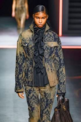Défilé Christian Dior Mode Féminine Prêt À Porter Automne Hiver 2025 2026 lors de la Fashion Week de Paris PFW Défilé Christian Dior Mode Féminine Prêt À Porter Automne Hiver 2025 2026 lors de la Fashion Week de Paris PFW , à Paris, France, le 4 mars 2025 Runway Christian Dior Womenswear Ready to Wear Fall Winter 2025 2026 show during Paris Fashion Week PFW , in Paris, France, March 4, 2025 Paris France  Copyright: xAgencex xBestimagexAgencex xBestimagex