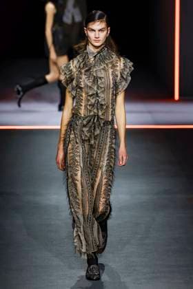 Défilé Christian Dior Mode Féminine Prêt À Porter Automne Hiver 2025 2026 lors de la Fashion Week de Paris PFW Défilé Christian Dior Mode Féminine Prêt À Porter Automne Hiver 2025 2026 lors de la Fashion Week de Paris PFW , à Paris, France, le 4 mars 2025 Runway Christian Dior Womenswear Ready to Wear Fall Winter 2025 2026 show during Paris Fashion Week PFW , in Paris, France, March 4, 2025 Paris France  Copyright: xAgencex xBestimagexAgencex xBestimagex