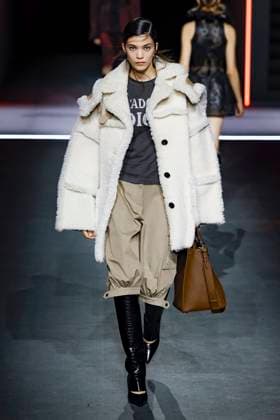 Défilé Christian Dior Mode Féminine Prêt À Porter Automne Hiver 2025 2026 lors de la Fashion Week de Paris PFW Défilé Christian Dior Mode Féminine Prêt À Porter Automne Hiver 2025 2026 lors de la Fashion Week de Paris PFW , à Paris, France, le 4 mars 2025 Runway Christian Dior Womenswear Ready to Wear Fall Winter 2025 2026 show during Paris Fashion Week PFW , in Paris, France, March 4, 2025 Paris France  Copyright: xAgencex xBestimagexAgencex xBestimagex