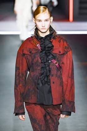 Défilé Christian Dior Mode Féminine Prêt À Porter Automne Hiver 2025 2026 lors de la Fashion Week de Paris PFW Défilé Christian Dior Mode Féminine Prêt À Porter Automne Hiver 2025 2026 lors de la Fashion Week de Paris PFW , à Paris, France, le 4 mars 2025 Runway Christian Dior Womenswear Ready to Wear Fall Winter 2025 2026 show during Paris Fashion Week PFW , in Paris, France, March 4, 2025 Paris France  Copyright: xAgencex xBestimagexAgencex xBestimagex