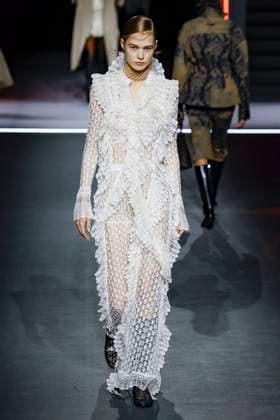 Défilé Christian Dior Mode Féminine Prêt À Porter Automne Hiver 2025 2026 lors de la Fashion Week de Paris PFW Défilé Christian Dior Mode Féminine Prêt À Porter Automne Hiver 2025 2026 lors de la Fashion Week de Paris PFW , à Paris, France, le 4 mars 2025 Runway Christian Dior Womenswear Ready to Wear Fall Winter 2025 2026 show during Paris Fashion Week PFW , in Paris, France, March 4, 2025 Paris France  Copyright: xAgencex xBestimagexAgencex xBestimagex
