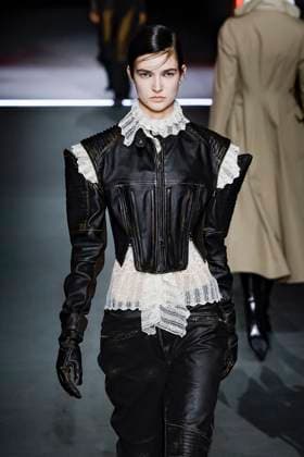 Défilé Christian Dior Mode Féminine Prêt À Porter Automne Hiver 2025 2026 lors de la Fashion Week de Paris PFW Défilé Christian Dior Mode Féminine Prêt À Porter Automne Hiver 2025 2026 lors de la Fashion Week de Paris PFW , à Paris, France, le 4 mars 2025 Runway Christian Dior Womenswear Ready to Wear Fall Winter 2025 2026 show during Paris Fashion Week PFW , in Paris, France, March 4, 2025 Paris France  Copyright: xAgencex xBestimagexAgencex xBestimagex