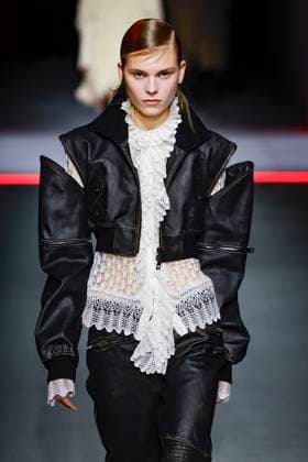 Défilé Christian Dior Mode Féminine Prêt À Porter Automne Hiver 2025 2026 lors de la Fashion Week de Paris PFW Défilé Christian Dior Mode Féminine Prêt À Porter Automne Hiver 2025 2026 lors de la Fashion Week de Paris PFW , à Paris, France, le 4 mars 2025 Runway Christian Dior Womenswear Ready to Wear Fall Winter 2025 2026 show during Paris Fashion Week PFW , in Paris, France, March 4, 2025 Paris France  Copyright: xAgencex xBestimagexAgencex xBestimagex