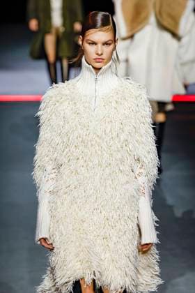 Défilé Christian Dior Mode Féminine Prêt À Porter Automne Hiver 2025 2026 lors de la Fashion Week de Paris PFW Défilé Christian Dior Mode Féminine Prêt À Porter Automne Hiver 2025 2026 lors de la Fashion Week de Paris PFW , à Paris, France, le 4 mars 2025 Runway Christian Dior Womenswear Ready to Wear Fall Winter 2025 2026 show during Paris Fashion Week PFW , in Paris, France, March 4, 2025 Paris France  Copyright: xAgencex xBestimagexAgencex xBestimagex