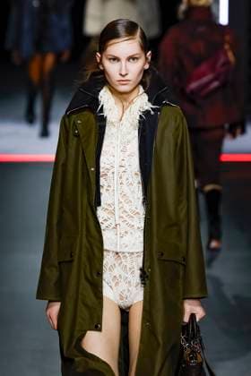 Défilé Christian Dior Mode Féminine Prêt À Porter Automne Hiver 2025 2026 lors de la Fashion Week de Paris PFW Défilé Christian Dior Mode Féminine Prêt À Porter Automne Hiver 2025 2026 lors de la Fashion Week de Paris PFW , à Paris, France, le 4 mars 2025 Runway Christian Dior Womenswear Ready to Wear Fall Winter 2025 2026 show during Paris Fashion Week PFW , in Paris, France, March 4, 2025 Paris France  Copyright: xAgencex xBestimagexAgencex xBestimagex