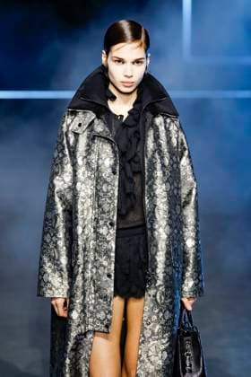 Défilé Christian Dior Mode Féminine Prêt À Porter Automne Hiver 2025 2026 lors de la Fashion Week de Paris PFW Défilé Christian Dior Mode Féminine Prêt À Porter Automne Hiver 2025 2026 lors de la Fashion Week de Paris PFW , à Paris, France, le 4 mars 2025 Runway Christian Dior Womenswear Ready to Wear Fall Winter 2025 2026 show during Paris Fashion Week PFW , in Paris, France, March 4, 2025 Paris France  Copyright: xAgencex xBestimagexAgencex xBestimagex