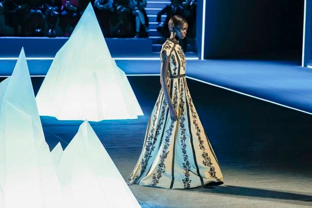 Défilé Christian Dior Mode Féminine Prêt À Porter Automne Hiver 2025 2026 lors de la Fashion Week de Paris PFW Défilé Christian Dior Mode Féminine Prêt À Porter Automne Hiver 2025 2026 lors de la Fashion Week de Paris PFW , à Paris, France, le 4 mars 2025 Runway Christian Dior Womenswear Ready to Wear Fall Winter 2025 2026 show during Paris Fashion Week PFW , in Paris, France, March 4, 2025 Paris France  Copyright: xAgencex xBestimagexAgencex xBestimagex