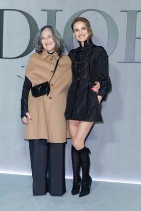 Photocall dau défilé Christian Dior Mode Féminine Prêt À Porter Automne Hiver 2025 2026 lors de la Fashion Week de Paris PFW Natalie Portman et sa mère Shelley Stevens au photocall du défilé Christian Dior Mode Féminine Prêt À Porter Automne Hiver 2025 2026 lors de la Fashion Week de Paris PFW , in Paris, France, March 4, 2025 Olivier Borde Bestimage Photocall at the Christian Dior Womenswear Ready to Wear Fall Winter 2025 2026 show during Paris Fashion Week PFW , in Paris, France, March 4, 2025 Paris France  Copyright: xOLIVIERxBORDEx xBESTIMAGExOLIVIERxBORDEx xBESTIMAGEx