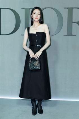 Photocall dau défilé Christian Dior Mode Féminine Prêt À Porter Automne Hiver 2025 2026 lors de la Fashion Week de Paris PFW Zhou Ye au photocall du défilé Christian Dior Mode Féminine Prêt À Porter Automne Hiver 2025 2026 lors de la Fashion Week de Paris PFW , à Paris, France, le 4 mars 2025 Olivier Borde Bestimage Photocall at the Christian Dior Womenswear Ready to Wear Fall Winter 2025 2026 show during Paris Fashion Week PFW , in Paris, France, March 4, 2025 Paris France  Copyright: xOLIVIERxBORDEx xBESTIMAGExOLIVIERxBORDEx xBESTIMAGEx