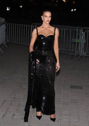 Rosie Huntington Whiteley arrives at the Grand Diner du Louvre in Paris on March 4, 2025 Denis Guignebourg BestImage France  Copyright: xDenisxGuignebourgx xBestimagexDenisxGuignebourgx xBestimagex