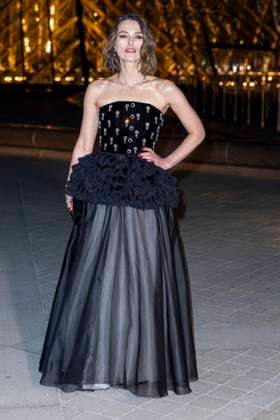 Le Grand Diner du Louvre photo call Keira Knightley Photo Call du Le Grand Diner du Louvre lors de la Fashion Week à Paris le 5 mars 2025 Olivier Borde Bestimage Photo call Le Grand Diner du Louvre during Fashion Week in Paris on March 5th, 2025 Paris France  Copyright: xOLIVIERxBORDEx xBESTIMAGExOLIVIERxBORDEx xBESTIMAGEx