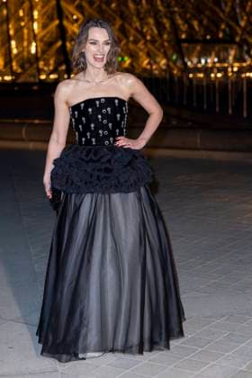 Le Grand Diner du Louvre photo call Keira Knightley Photo Call du Le Grand Diner du Louvre lors de la Fashion Week à Paris le 5 mars 2025 Olivier Borde Bestimage Photo call Le Grand Diner du Louvre during Fashion Week in Paris on March 5th, 2025 Paris France  Copyright: xOLIVIERxBORDEx xBESTIMAGExOLIVIERxBORDEx xBESTIMAGEx