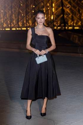 Le Grand Diner du Louvre photo call Gabrielle Caunesil Photo Call du Le Grand Diner du Louvre lors de la Fashion Week à Paris le 5 mars 2025 Olivier Borde Bestimage Photo call Le Grand Diner du Louvre during Fashion Week in Paris on March 5th, 2025 Paris France  Copyright: xOLIVIERxBORDEx xBESTIMAGExOLIVIERxBORDEx xBESTIMAGEx
