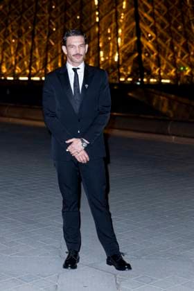 Le Grand Diner du Louvre Photo call Arnaud Valois Photo Call du Le Grand Diner du Louvre lors de la Fashion Week à Paris le 5 mars 2025 Olivier Borde Bestimage Photo call Le Grand Diner du Louvre during Fashion Week in Paris on March 5th, 2025 Paris France  Copyright: xOLIVIERxBORDEx xBESTIMAGExOLIVIERxBORDEx xBESTIMAGEx