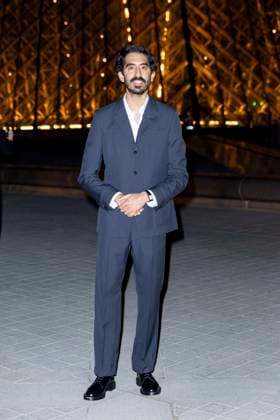 Le Grand Diner du Louvre photo call Dev Patel Photo Call du Le Grand Diner du Louvre lors de la Fashion Week à Paris le 5 mars 2025 Olivier Borde Bestimage Photo call Le Grand Diner du Louvre during Fashion Week in Paris on March 5th, 2025 Paris France  Copyright: xOLIVIERxBORDEx xBESTIMAGExOLIVIERxBORDEx xBESTIMAGEx