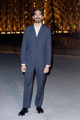 Le Grand Diner du Louvre photo call Dev Patel Photo Call du Le Grand Diner du Louvre lors de la Fashion Week à Paris le 5 mars 2025 Olivier Borde Bestimage Photo call Le Grand Diner du Louvre during Fashion Week in Paris on March 5th, 2025 Paris France  Copyright: xOLIVIERxBORDEx xBESTIMAGExOLIVIERxBORDEx xBESTIMAGEx