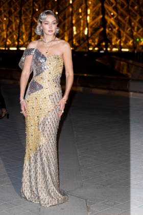 Le Grand Diner du Louvre photo call Gigi Hadid Photo Call du Le Grand Diner du Louvre during Fashion Week in Paris on March 5th, 2025 Olivier Borde Bestimage Photo call Le Grand Diner du Louvre during Fashion Week in Paris on March 5th, 2025 Paris France  Copyright: xOLIVIERxBORDEx xBESTIMAGExOLIVIERxBORDEx xBESTIMAGEx
