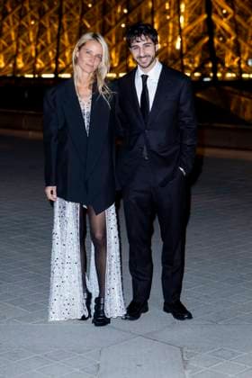 Le Grand Diner du Louvre photo call Ben Attal et Jordane Crantelle Photo Call du Le Grand Diner du Louvre lors de la Fashion Week à Paris le 5 mars 2025 Olivier Borde Bestimage Photo call Le Grand Diner du Louvre during Fashion Week in Paris on March 5th, 2025 Paris France  Copyright: xOLIVIERxBORDEx xBESTIMAGExOLIVIERxBORDEx xBESTIMAGEx