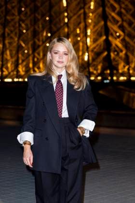 Le Grand Diner du Louvre photo call Virginie Efira Photo Call du Le Grand Diner du Louvre lors de la Fashion Week à Paris le 5 mars 2025 Olivier Borde Bestimage Photo call Le Grand Diner du Louvre during Fashion Week in Paris on March 5th, 2025 Paris France  Copyright: xOLIVIERxBORDEx xBESTIMAGExOLIVIERxBORDEx xBESTIMAGEx
