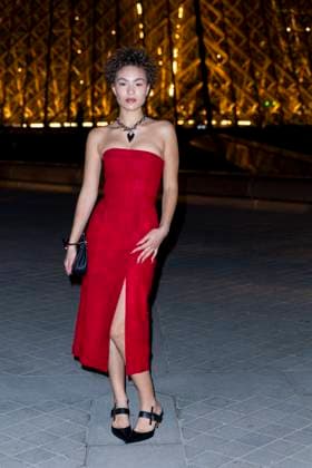 Le Grand Diner du Louvre photo call Louiza Aura Photo Call du Le Grand Diner du Louvre lors de la Fashion Week à Paris le 5 mars 2025 Olivier Borde Bestimage Photo call Le Grand Diner du Louvre during Fashion Week in Paris on March 5th, 2025 Paris France  Copyright: xOLIVIERxBORDEx xBESTIMAGExOLIVIERxBORDEx xBESTIMAGEx