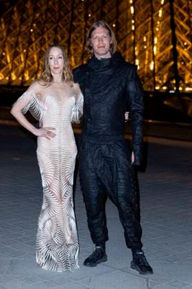 Le Grand Diner du Louvre photo call Iris Van Herpen et Salvador Breed Photo Call du Le Grand Diner du Louvre during Fashion Week in Paris on March 5th, 2025 Olivier Borde Bestimage Photo call Le Grand Diner du Louvre during Fashion Week in Paris on March 5th, 2025 Paris France  Copyright: xOLIVIERxBORDEx xBESTIMAGExOLIVIERxBORDEx xBESTIMAGEx