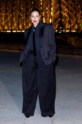 Le Grand Diner du Louvre Photo call Ashley Graham Photo Call du Le Grand Diner du Louvre during Fashion Week in Paris on March 5th, 2025 Olivier Borde Bestimage Photo call Le Grand Diner du Louvre during Fashion Week in Paris on March 5th, 2025 Paris France  Copyright: xOLIVIERxBORDEx xBESTIMAGExOLIVIERxBORDEx xBESTIMAGEx