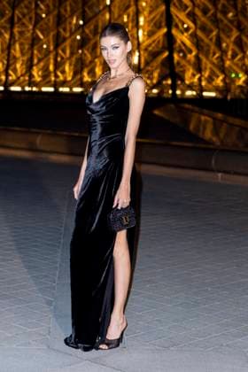Le Grand Diner du Louvre photo call Valery Kaufman Photo Call du Le Grand Diner du Louvre lors de la Fashion Week à Paris le 5 mars 2025 Olivier Borde Bestimage Photo call Le Grand Diner du Louvre during Fashion Week in Paris on March 5th, 2025 Paris France  Copyright: xOLIVIERxBORDEx xBESTIMAGExOLIVIERxBORDEx xBESTIMAGEx
