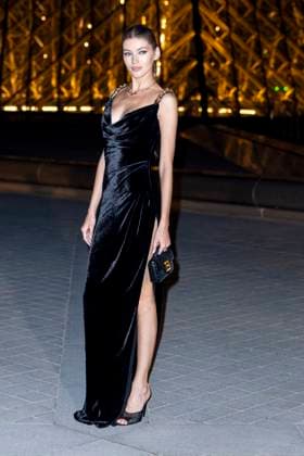 Le Grand Diner du Louvre photo call Valery Kaufman Photo Call du Le Grand Diner du Louvre lors de la Fashion Week à Paris le 5 mars 2025 Olivier Borde Bestimage Photo call Le Grand Diner du Louvre during Fashion Week in Paris on March 5th, 2025 Paris France  Copyright: xOLIVIERxBORDEx xBESTIMAGExOLIVIERxBORDEx xBESTIMAGEx