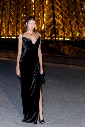 Le Grand Diner du Louvre photo call Valery Kaufman Photo Call du Le Grand Diner du Louvre lors de la Fashion Week à Paris le 5 mars 2025 Olivier Borde Bestimage Photo call Le Grand Diner du Louvre during Fashion Week in Paris on March 5th, 2025 Paris France  Copyright: xOLIVIERxBORDEx xBESTIMAGExOLIVIERxBORDEx xBESTIMAGEx
