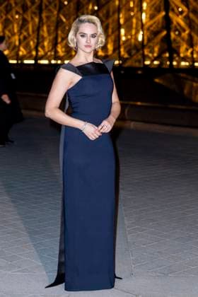 Le Grand Diner du Louvre Photo call Noémie Merlant Photo Call du Le Grand Diner du Louvre lors de la Fashion Week à Paris le 5 mars 2025 Olivier Borde Bestimage Photo call Le Grand Diner du Louvre during Fashion Week in Paris on March 5th, 2025 Paris France  Copyright: xOLIVIERxBORDEx xBESTIMAGExOLIVIERxBORDEx xBESTIMAGEx