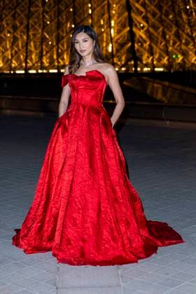 Le Grand Diner du Louvre photo call Gemma Chan Photo Call du Le Grand Diner du Louvre during Fashion Week in Paris on March 5th, 2025 Olivier Borde Bestimage Photo call Le Grand Diner du Louvre during Fashion Week in Paris on March 5th, 2025 Paris France  Copyright: xOLIVIERxBORDEx xBESTIMAGExOLIVIERxBORDEx xBESTIMAGEx