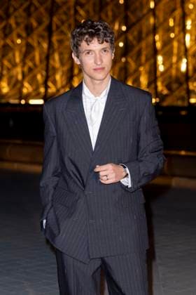 Le Grand Diner du Louvre photo call Aliocha Schneider Photo Call du Le Grand Diner du Louvre lors de la Fashion Week à Paris le 5 mars 2025 Olivier Borde Bestimage Photo call Le Grand Diner du Louvre during Fashion Week in Paris on March 5th, 2025 Paris France  Copyright: xOLIVIERxBORDEx xBESTIMAGExOLIVIERxBORDEx xBESTIMAGEx