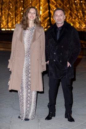 Le Grand Diner du Louvre photo call Doria Tillier, Augustin Trapenard Photo Call du Le Grand Diner du Louvre lors de la Fashion Week à Paris le 5 mars 2025 Olivier Borde Bestimage Photo call Le Grand Diner du Louvre during Fashion Week in Paris on March 5th, 2025 Paris France  Copyright: xOLIVIERxBORDEx xBESTIMAGExOLIVIERxBORDEx xBESTIMAGEx