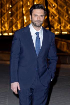 Le Grand Diner du Louvre photo call Pio Marmaï Photo Call du Le Grand Diner du Louvre lors de la Fashion Week à Paris le 5 mars 2025 Olivier Borde Bestimage Photo call Le Grand Diner du Louvre during Fashion Week in Paris on March 5th, 2025 Paris France  Copyright: xOLIVIERxBORDEx xBESTIMAGExOLIVIERxBORDEx xBESTIMAGEx