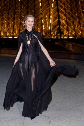 Le Grand Diner du Louvre Photo call Eva Herzigova Photo Call du Le Grand Diner du Louvre lors de la Fashion Week à Paris le 5 mars 2025 Olivier Borde Bestimage Photo call Le Grand Diner du Louvre during Fashion Week in Paris on March 5th, 2025 Paris France  Copyright: xOLIVIERxBORDEx xBESTIMAGExOLIVIERxBORDEx xBESTIMAGEx
